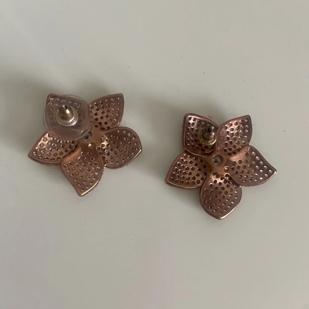 Kate Spade Rose Gold Blooming Pave' Flower Button Stud Earrings WBRUF839
